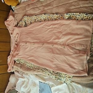 Brand No boundaries Size Small Color Pink